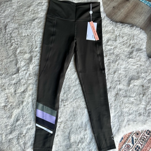 Lilybod sports bra and legging set - Picture 5 of 9